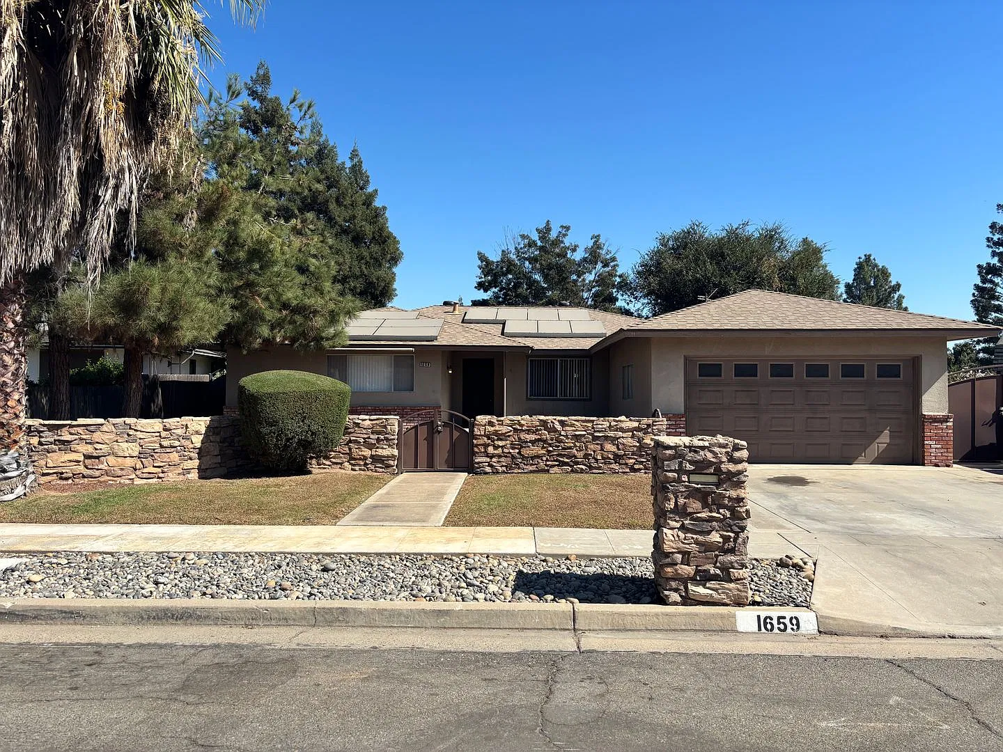 Nice home with nice updates in a cul-de-sac offering nice amenities, a nice floor plan and a larg... — Photo 1
