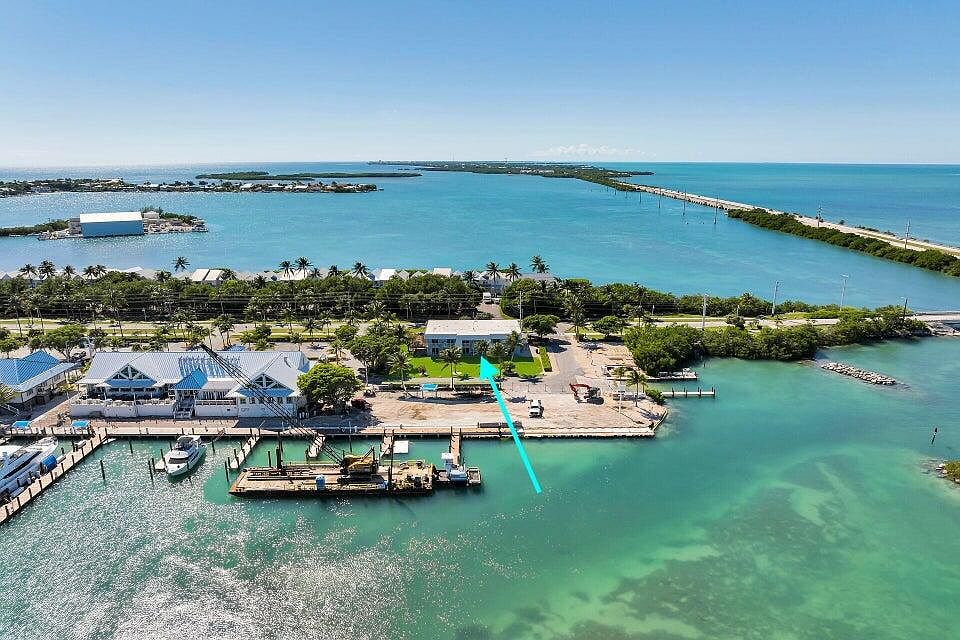 1st image of 300 Duck Key Dr APT 9