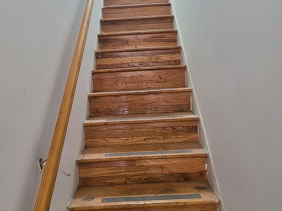 3rd image of 521 Tinton Ave #2R