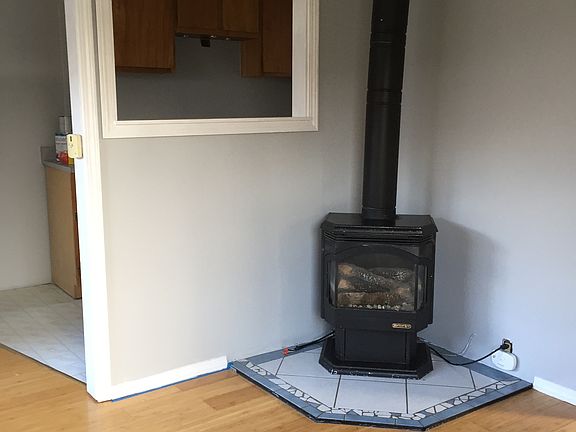 Gas fireplace