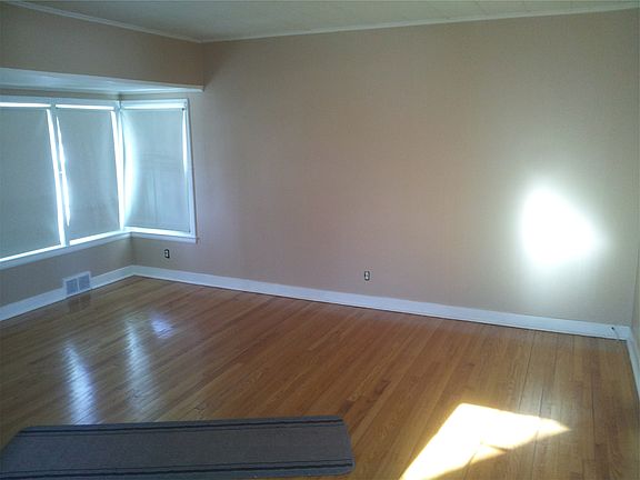 11 Fuller Terr - Living rm