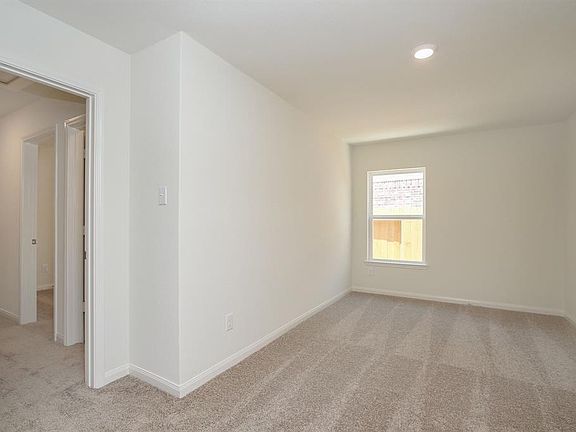 4th image of 10706 Hillside Creek Dr