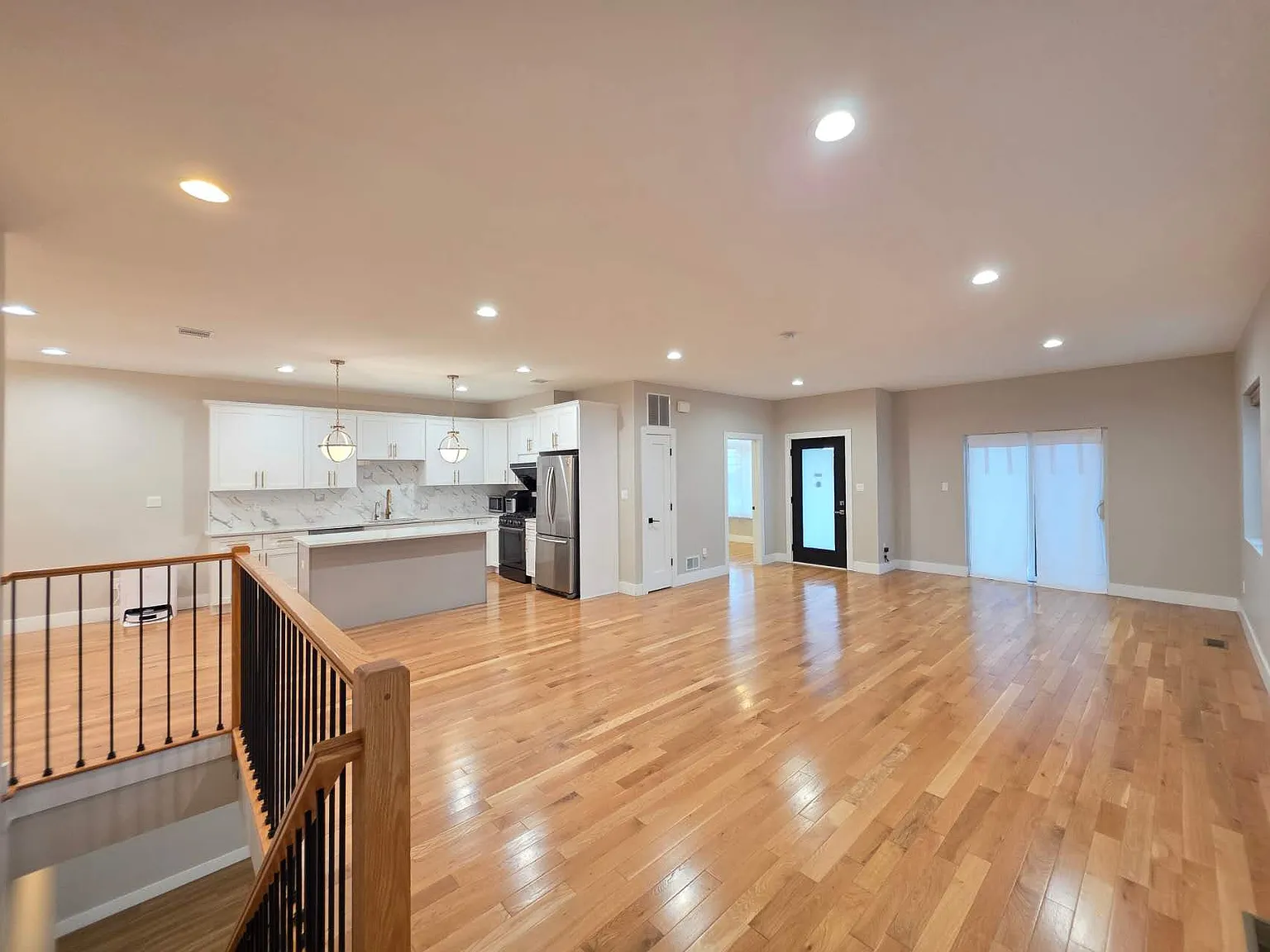 3 bed, 3000 sqft, $3,800 — Photo 3