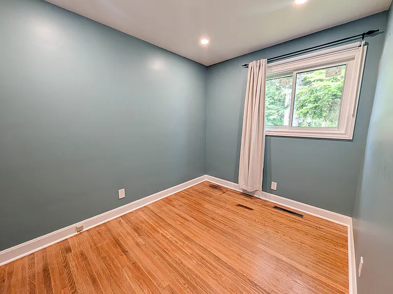 6332 Sherwood Rd — Photo 22