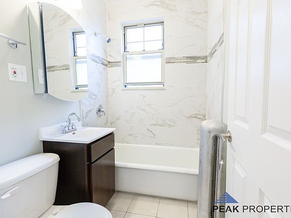 5th image of 911 915 919 W Oakdale Ave #915-E1