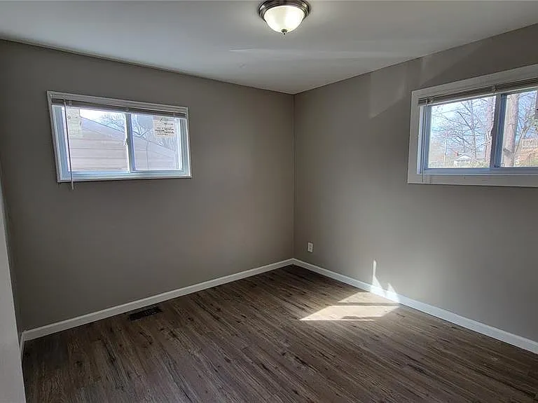 227 Meadowcrest Dr — Photo 5