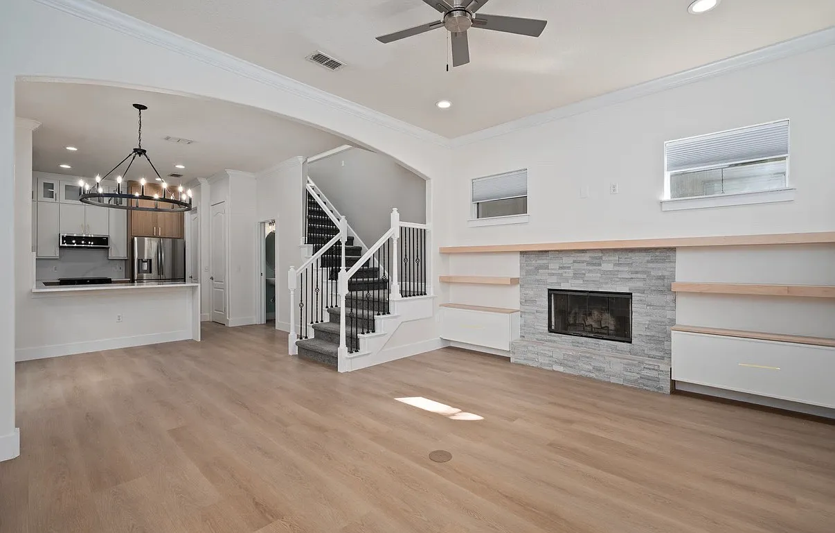 3 bed, 2.5 bath, 1598 sqft, $3,450 — Photo 2