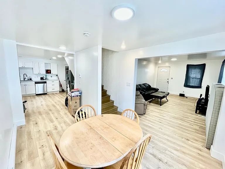 285 Saint John St #3 — Photo 2