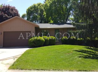 611 Teakwood Ln NE, Cedar Rapids, IA 52402