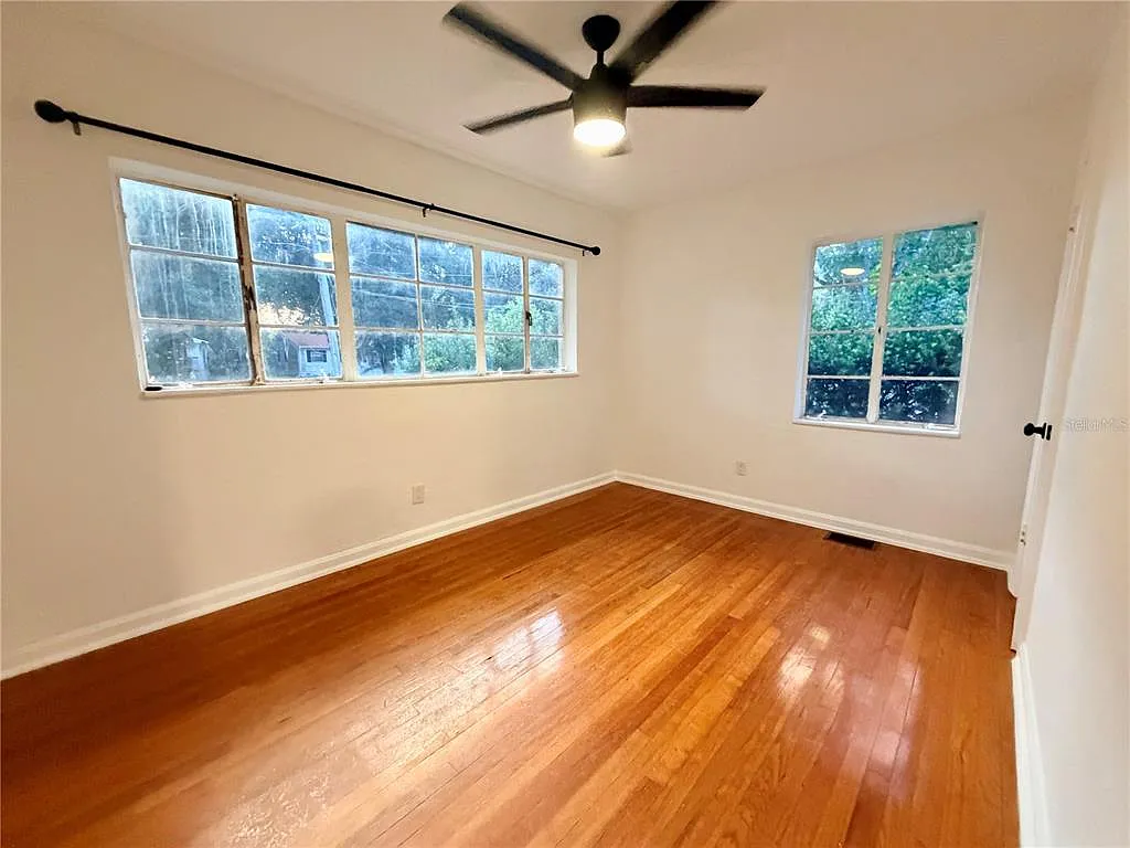 2 bed, 1.0 bath, 925 sqft, $1,800 — Photo 2
