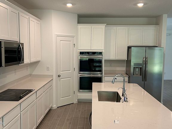 5th image of 1742 LACHLAN Circle