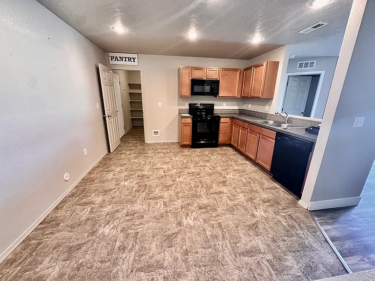 16928 Loggia Ave — Photo 5