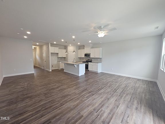 5th image of 67 Village Edge Dr
