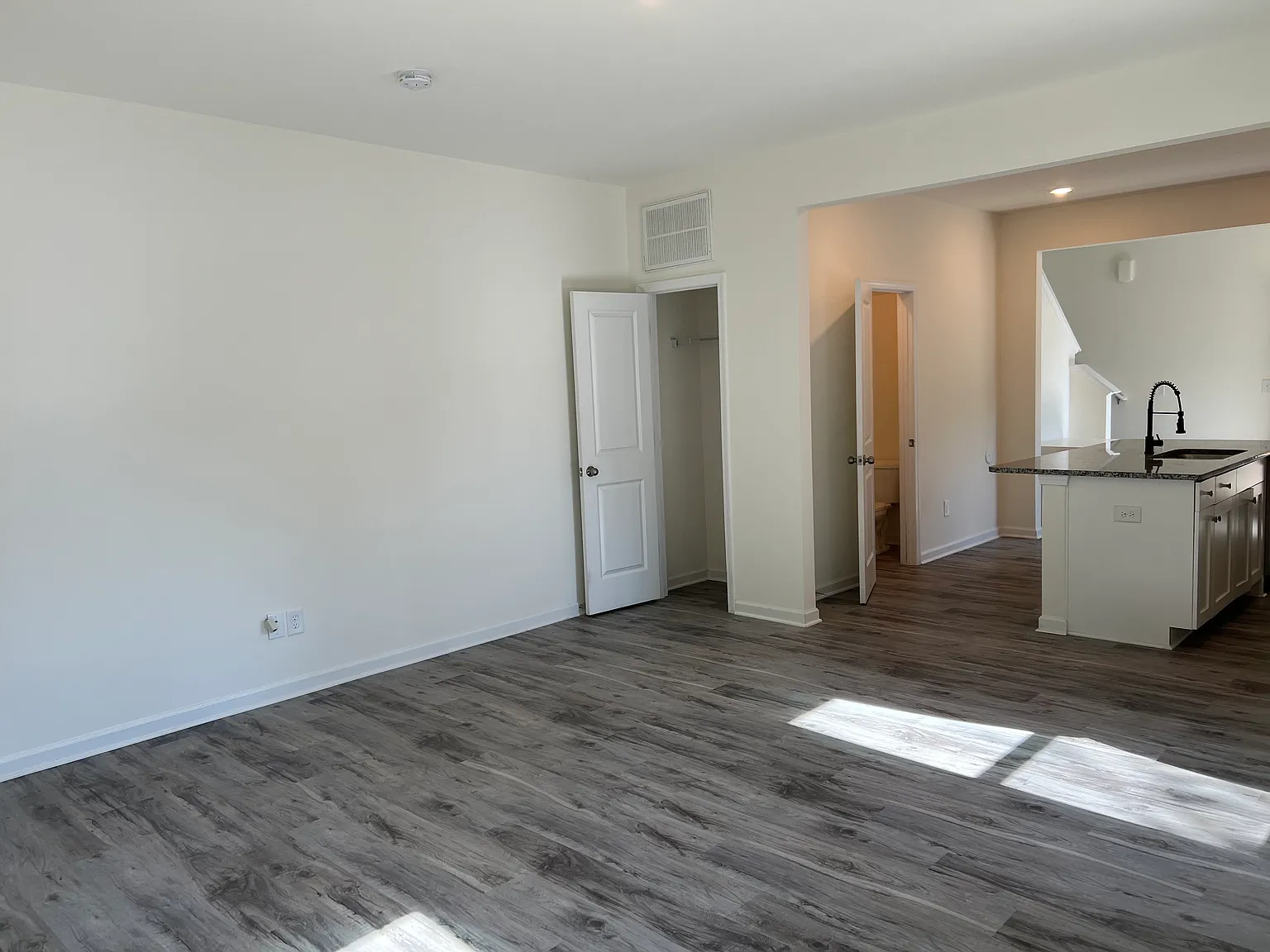 2 bed, 2.5 bath, 1340 sqft, $1,795 — Photo 3