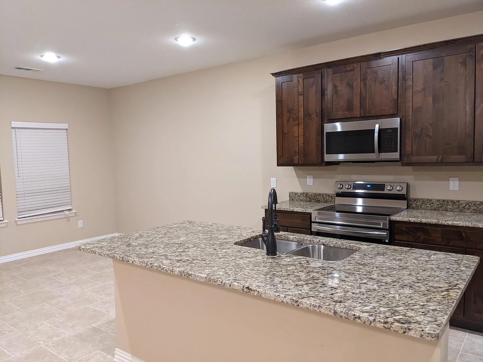 3 bed, 1575 sqft, $1,750 — Photo 3