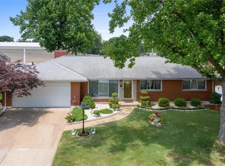 6007 Deerwood Dr, Saint Louis, MO 63123