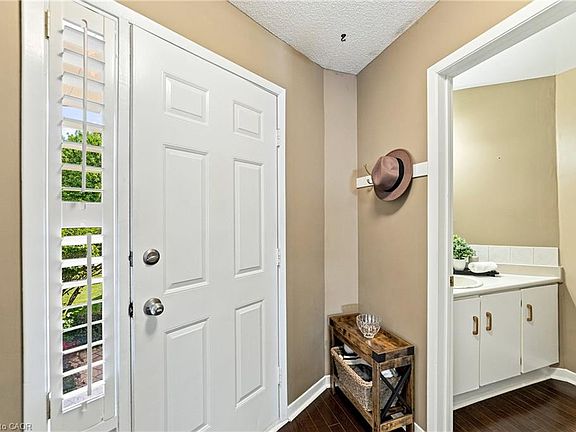 4th image of 1221 Hedgestone Cres
