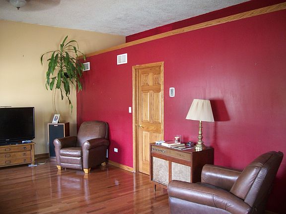 10" ceilings in family room