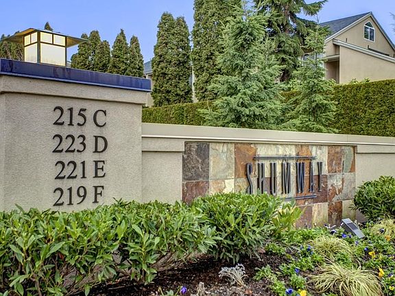 4th image of 221 5th Ave S APT E301