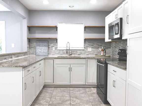 5th image of 75 STOREYWOOD DR