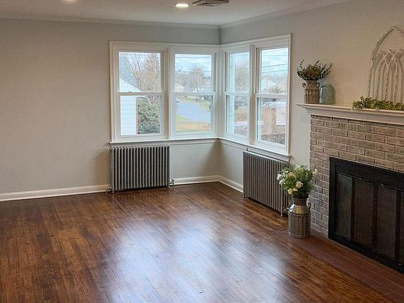 4th image of 266 Redwood Dr