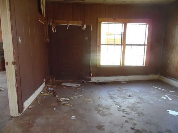 4th image of 3811 Oneal St
