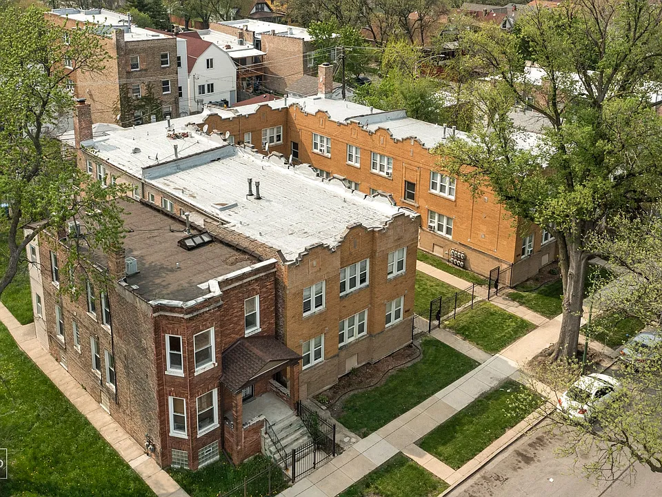 1042 N Leamington