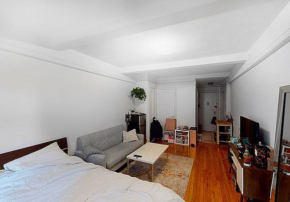 2nd image of 50 W 72nd St APT 303
