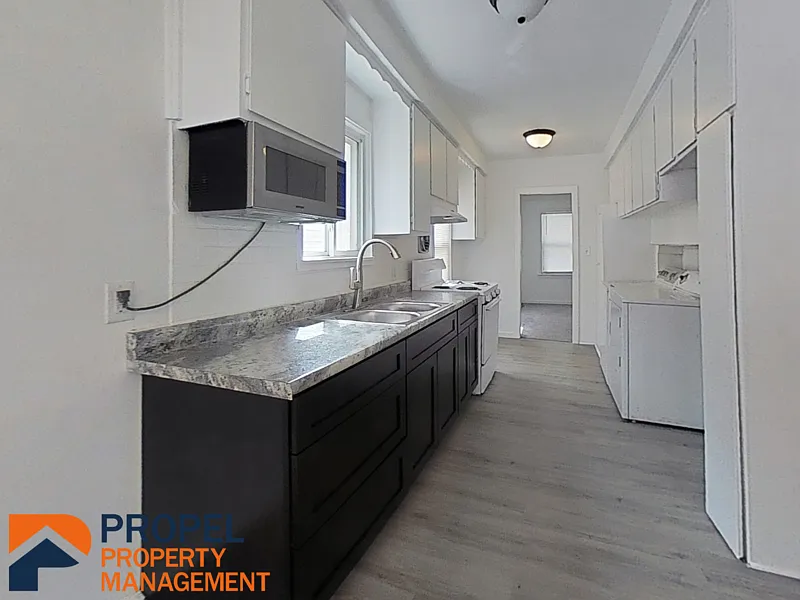 3 bed, 1.0 bath, 1200 sqft, $1,500 — Photo 3