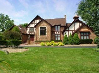 9209 Northampton Dr, Plymouth, MI 48170