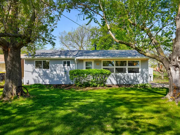 622 S 9th St, Adel, IA 50003