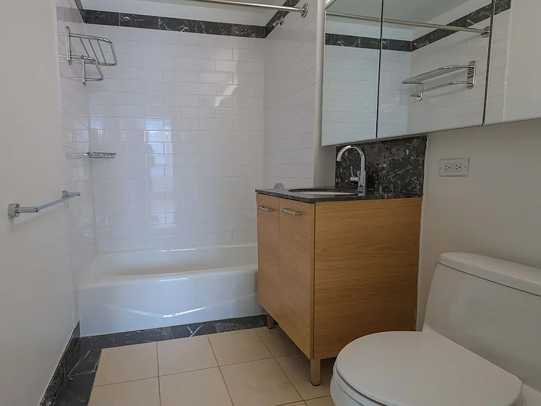 405 Main St #1C — Photo 9