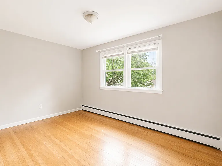 225 Claflin Ave — Photo 14