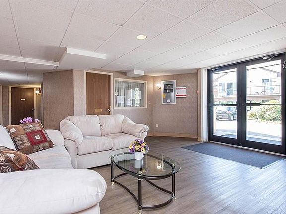 3rd image of 13876 102nd Ave #208