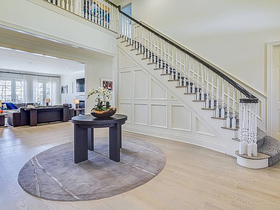 3rd image of 17 Fair Hills Ln