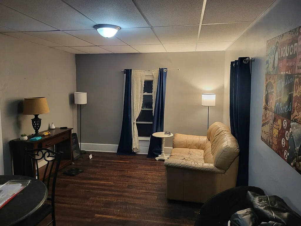 2 bed, $1,300 — Photo 2