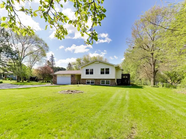 9505 Elm Ln, Crystal Lake, IL 60014