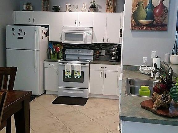3rd image of 710 Arundel Cir