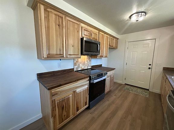 3rd image of 746 Oak St