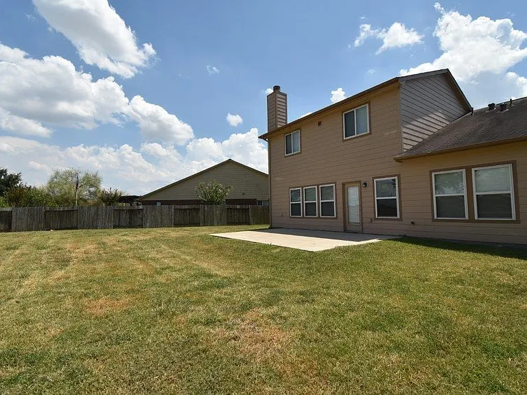 7027 Crockett Ridge Dr — Photo 16