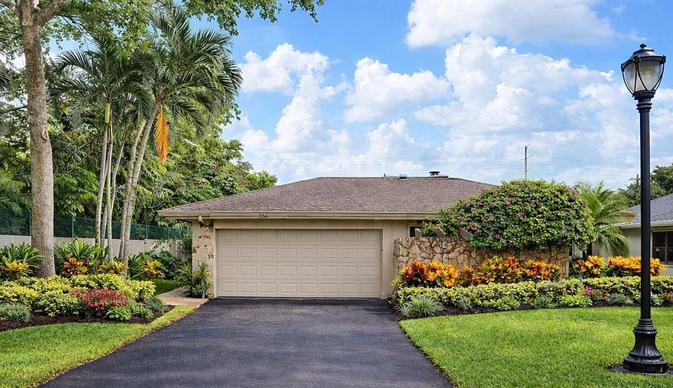 1st image of 126 Laurel Rd