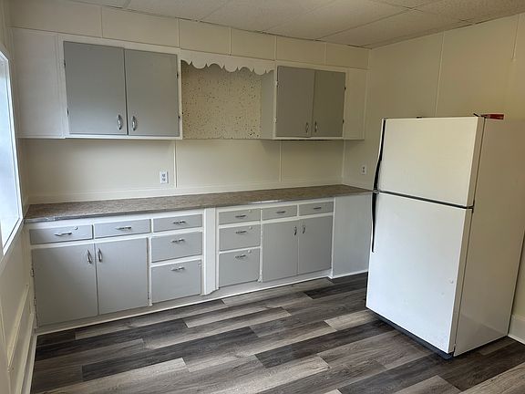 2nd image of 421 E Spruce #2