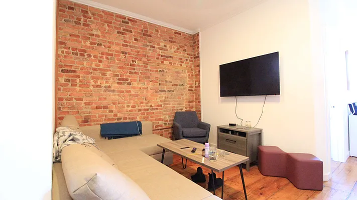 Rented by True Real Estate Group | media 10