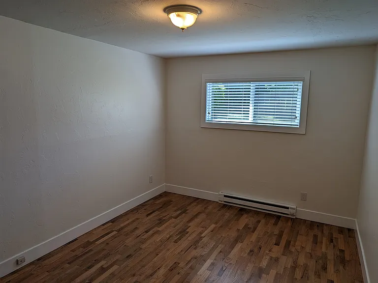1806 Lakeway Dr — Photo 8