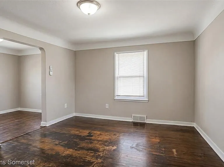 7256 Prospect Ave — Photo 6