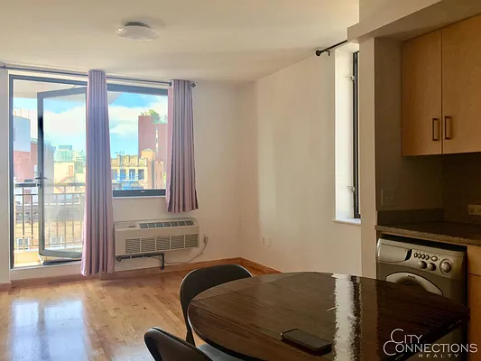Rented by City Connections Realty | media 7