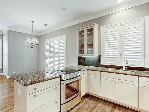5th image of 138 Oak Place Dr