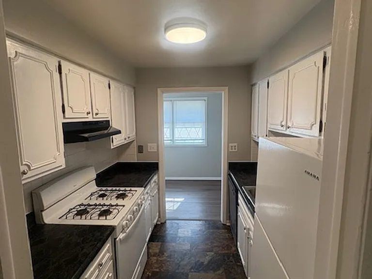 Peoria Place Apartments — Photo 10