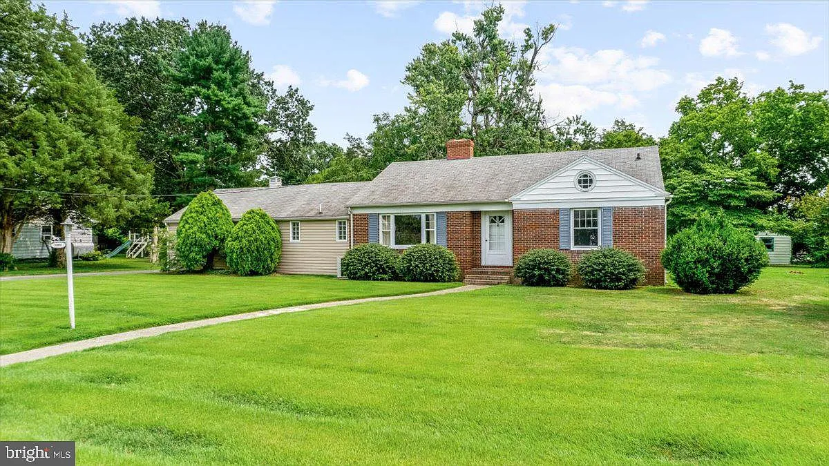 106 Lee Dr photo 1