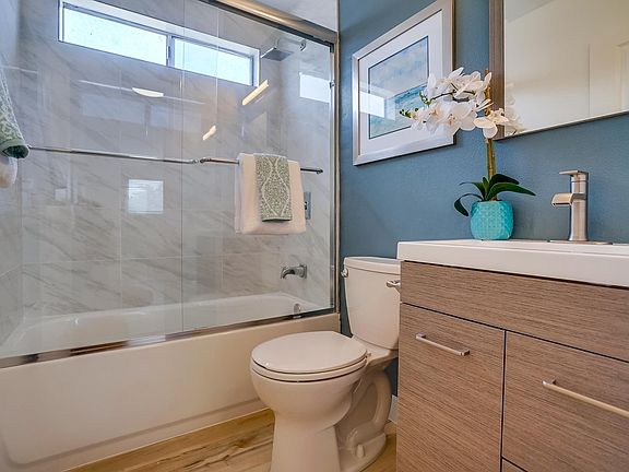 4th image of 921 Alamitos Ave #15